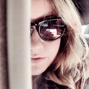 Meet your Posher, Monica